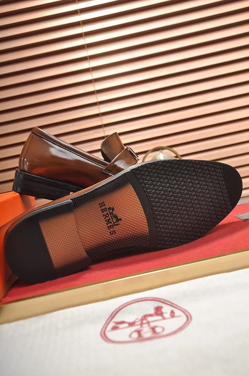 Men's shoes💰460💶[HERMES] (sheepskin lining)🍀Italian top luxury🍀He does not pursue novel styles and gorgeous colors, but attracts the favor of successful men with his flawless, elegant and classic style! This very, very comfortable, simple and stable style makes it easy to match any style! The pattern is absolutely 1:1 refined from the original case, and we strive for excellence in materials, imported cowhide + sheepskin lining💪💪💪extraordinary texture👍! .Black Brown Size: 38-45 (45 customized)